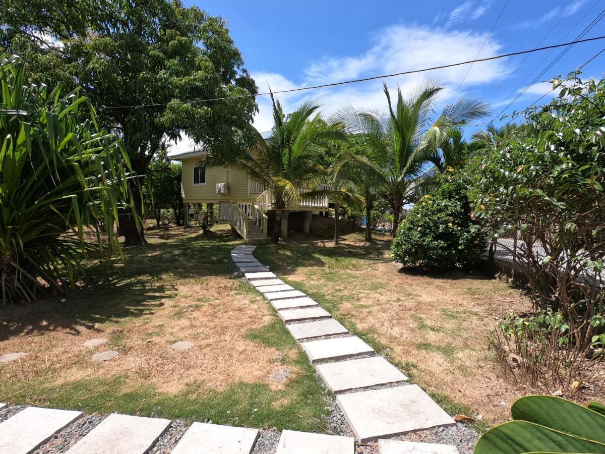 Single-Family Home With Gated Tropical Yard Вест-Энд Экстерьер фото